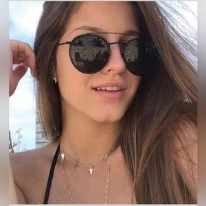 Round Double bridge sunglasses. Like new no scratches comes with case